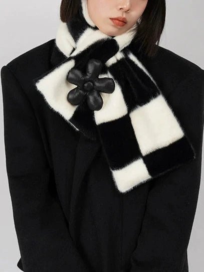 YJGY STUDIOアクセサリーPlush Floral Winter Scarf